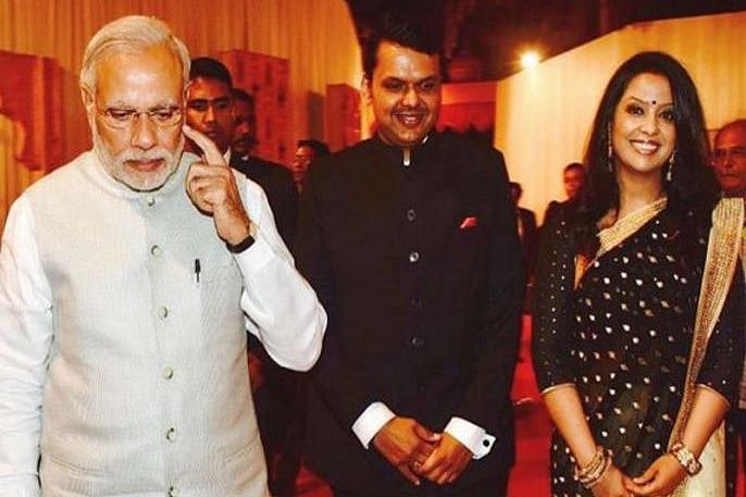 क्या राष्ट्रपिता महात्मा गांधी को मिली चुनौती, फडणवीस की पत्नी ने जन्मदिन पर मोदी को बताया ‘देश का पिता’  