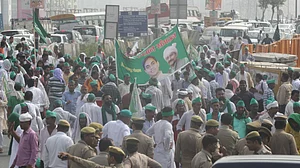मोदी सरकार के वादाखिलाफी से नाराज फिर सड़कों पर हजारों किसान, कहा- मांगें पूरी नहीं हुईं तो करेंगे भूख हड़ताल