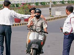 वीडियो: चेकिंग के दौरान पुलिस का वीडियो बना सकते हैं  चालक, जानिए ‘मोटर व्हीकल एक्ट’ के तहत क्या हैं उनके अधिकार