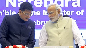 विष्णु नागर का व्यंग्यः गलती तो ‘विद्वान’ से ही होती है, वर्ना मोदी जी तो मूर्खों को भी सक्षम बना सकते हैं!