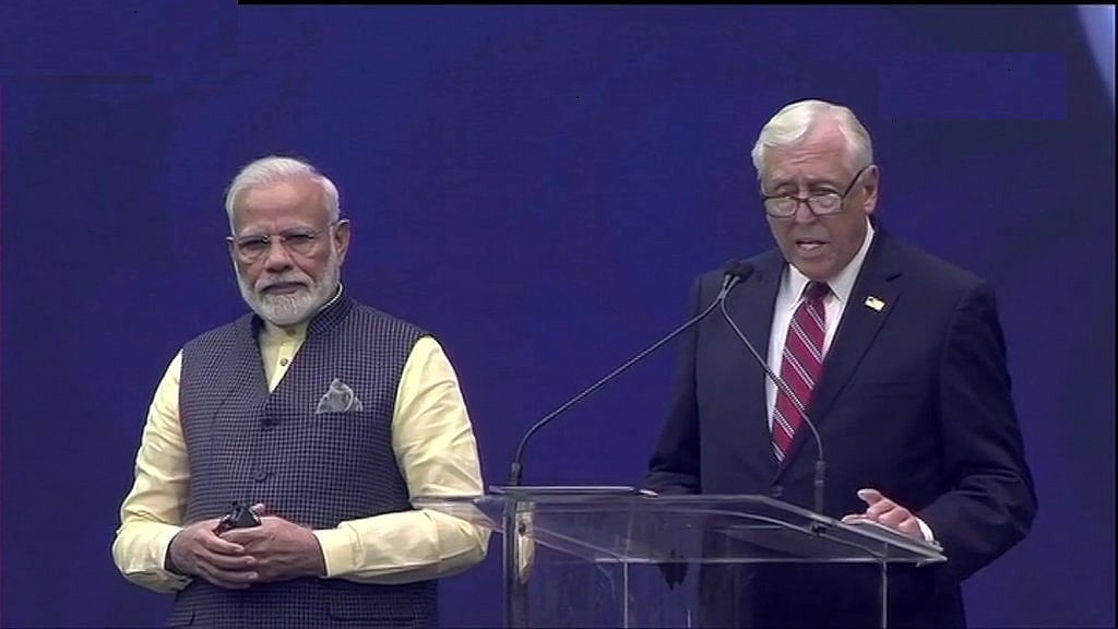 मोदी के मंच से अमेरिकी नेता ने किया पंडित नेहरू की उपलब्धियों का बखान,  ‘हाउडी मोदी’ ताकने लगे आसमान ! देखें वीडियो