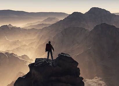 पहाड़ की चोटी पर चढ़ा पति बोला- पत्नी को  बनाओ प्रिंसिपल वरना ‘कूद जाऊंगा, जान दे दूंगा’