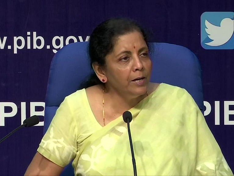 देश में ई-सिगरेट और ई-हुक्का पर बैन, दोषी पाए जाने पर जुर्माने के साथ इतने साल की हो सकती है जेल