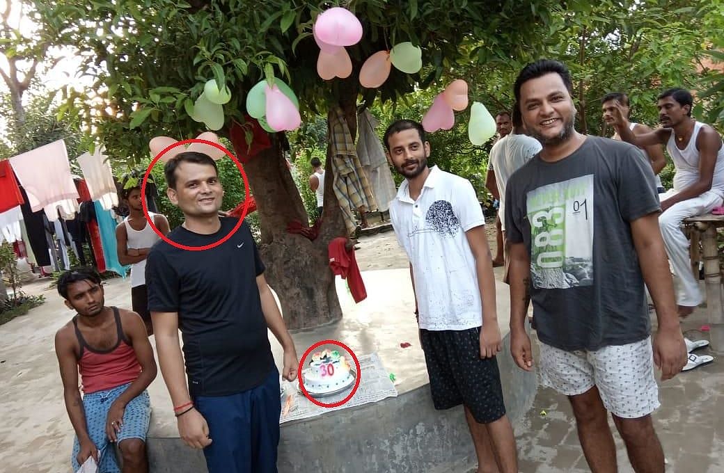 ‘सुशासन बाबू’ के राज में बदमाशों की ऐश, सीतामढ़ी जेल में अपराधी ने केक काटकर मनाया जन्मदिन, तस्वीरें वायरल