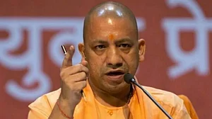 उत्तर प्रदेश: कानून व्यवस्था की बदहाली से बेचैन योगी सरकार का फैसला, 20 आईएएस अधिकारियों के किए तबादले