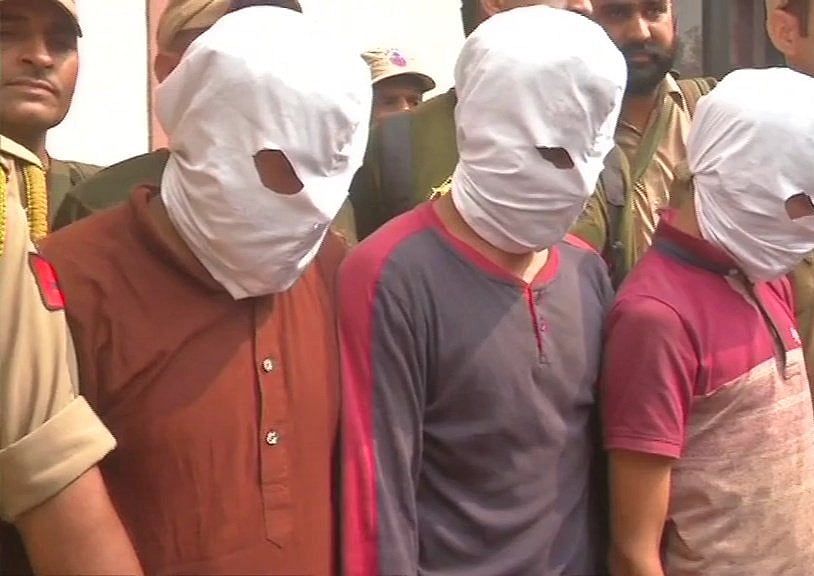 जम्मू-कश्मीर के कठुआ में चार एके-56 और दो एके-47 के साथ तीन आतंकी गिरफ्तार, घाटी में थी बड़े हमले की साजिश?