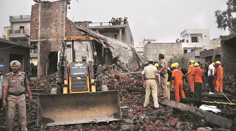 बटाला धमाका: मरने वालों की संख्या 23 हुई, 20 से ज्यादा घायलों का इलाज जारी, दूसरे दिन रेस्क्यू ऑपरेशन शुरू