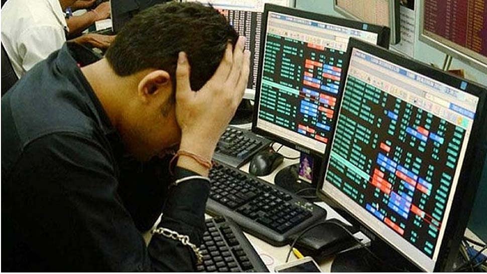 अर्थव्यवस्था के पटरी से उतरने के बाद बाजार में हाहाकार, सेंसेक्स में 400 अंक से ज्यादा की गिरावट
