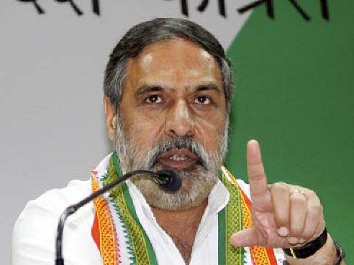 अर्थव्यवस्था पर निर्मला के बयान से देश हैरान, संकट समझने में विफल सरकार अब युवाओं को ठहरा रही है जिम्मेदार