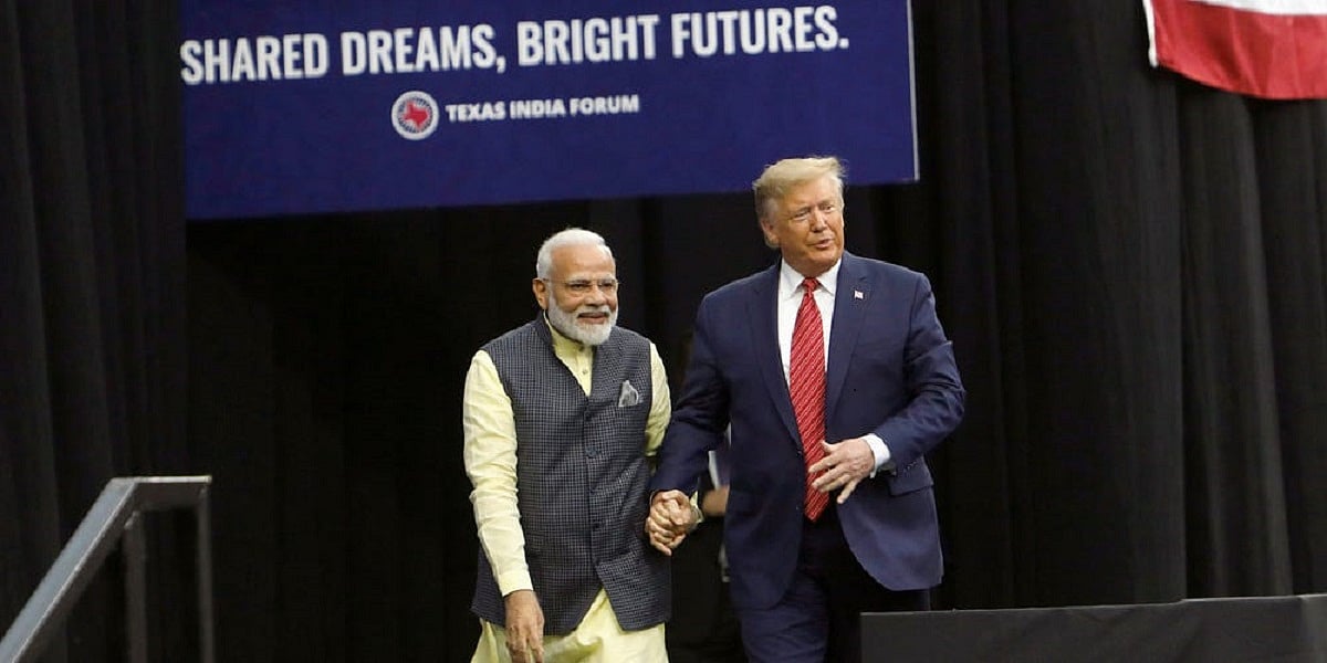 विष्णु नागर का व्यंग्यः ट्रंंपित भारत के नये राष्ट्रपिता पीएम मोदी!