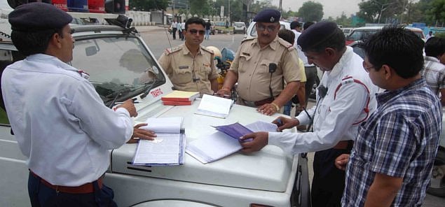 अगर कार में नहीं पहना हेलमेट तो कट जाएगा चालान, बरेली में योगी की पुलिस का कारनामा, गाड़ी मालिक के उड़े होश 