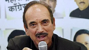 जम्मू-कश्मीर के हालात पर आजाद ने जताई चिंता, कहा- सत्ता पक्ष के मुठ्ठी भर लोगों को छोड़कर कोई खुश नहीं