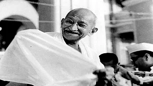 आज इस्तीफा देने वाले अफसरों के भीतर से गांधी ही बोल रहे, देश में जल्द जगेगी चेतना