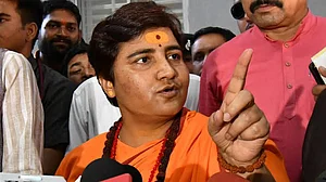 BJP सांसद प्रज्ञा ठाकुर ने कोर्ट के आदेश को दिखाया ठेंगा! कहा- नवरात्रों में देर रात तक बजेगा डीजे-लाउडस्पीकर