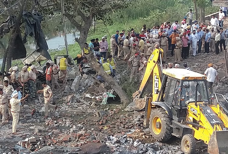 बटाला धमाका: मरने वालों की संख्या 23 हुई, 20 से ज्यादा घायलों का इलाज जारी, दूसरे दिन रेस्क्यू ऑपरेशन शुरू