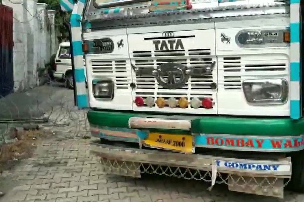 जम्मू-कश्मीर के कठुआ में चार एके-56 और दो एके-47 के साथ तीन आतंकी गिरफ्तार, घाटी में थी बड़े हमले की साजिश?