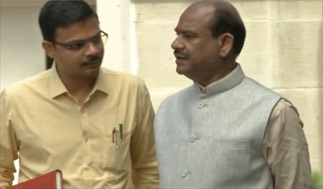 भारतीय रेल की सुरक्षा का हाल,  चलती ट्रेन में शराबियों से परेशान हुए लोकसभा स्पीकर, तंग आकर बुलानी पड़ी पुलिस