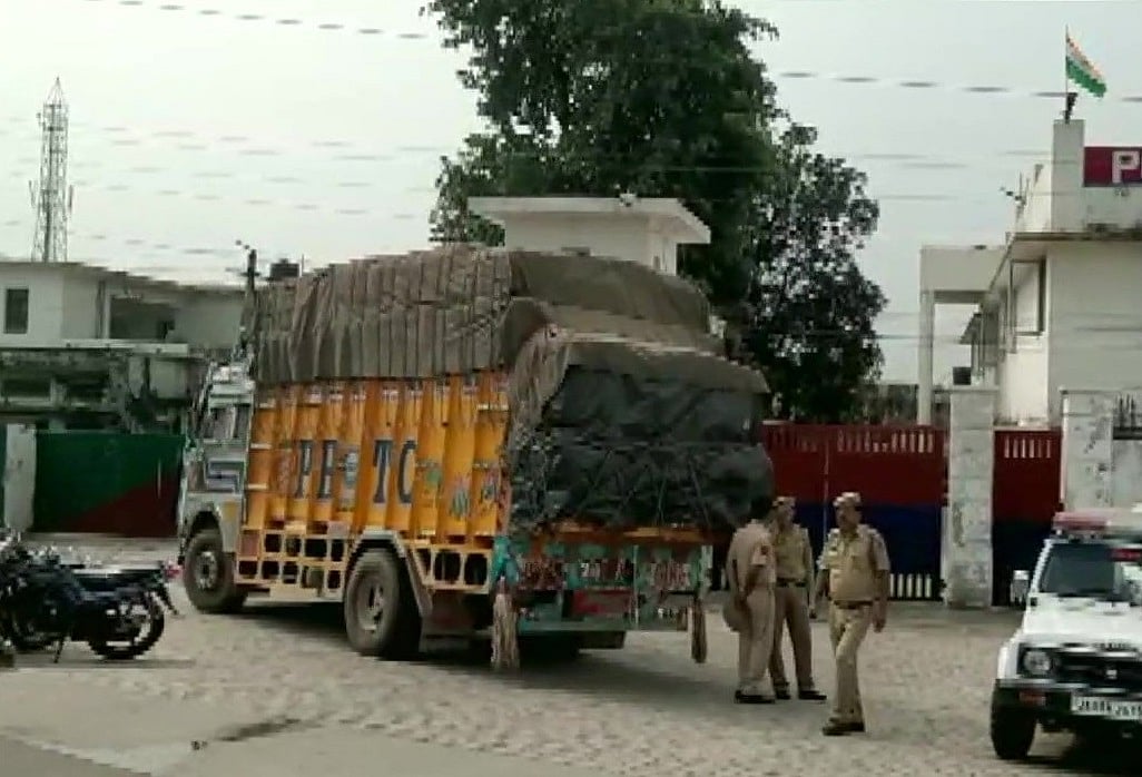 जम्मू-कश्मीर के कठुआ में चार एके-56 और दो एके-47 के साथ तीन आतंकी गिरफ्तार, घाटी में थी बड़े हमले की साजिश?