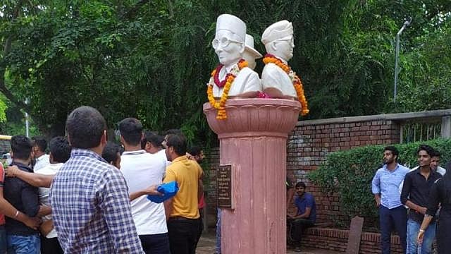 राम पुनियानी का लेखः नेताजी और भगत सिंह के साथ सावरकर को खड़ा करने का संघ का एजेंडा, लंबा है साजिश का इतिहास