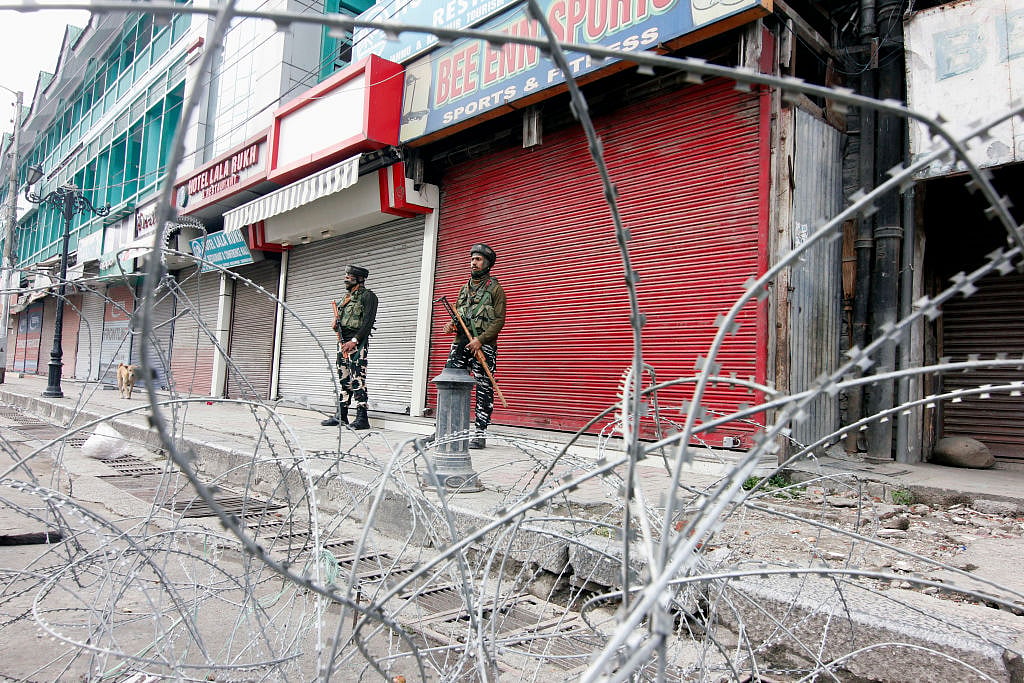 कश्मीर: पाबंदियों के चलते 3 माह में कारोबार को 10 हजार करोड़ का नुकसान, 50,000 लोगों के रोजगार छिने