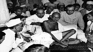 सांप्रदायिक फासीवादियों को बढ़ावा दे रहे उद्योगपति भ्रम में, अंततः यही ताकतें कर देंगी उनका सत्यानाश