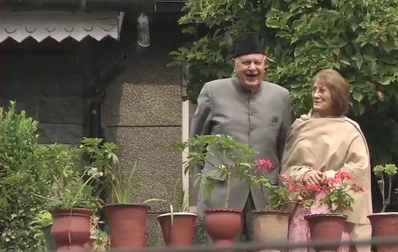 अनुच्छेद 370: श्रीनगर में नजरबंद फारूक अब्दुल्ला से मिला नेशनल कांफ्रेंस का प्रिनिधिमंडल, देखें तस्वीरें