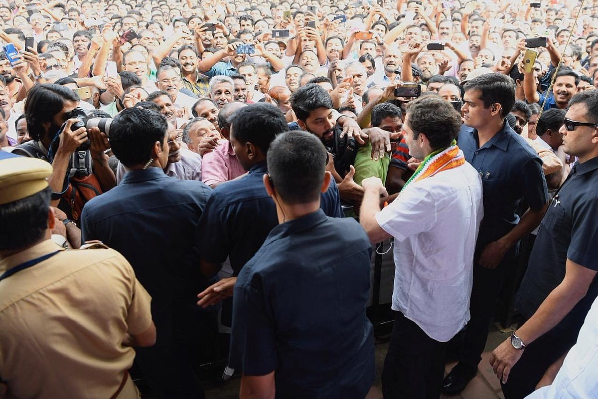 केरल: NH 766 पर यातायात पर लगी रोक के खिलाफ भूख हड़ताल कर रहे युवाओं से मिले राहुल, प्रतिबंध हटाने की मांग
