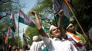 महाराष्ट्र में भले गठबंधन से बच गई बीजेपी की लाज, लेकिन कांग्रेस ने नागपुर में हिला दिया आरएसएस का गढ़