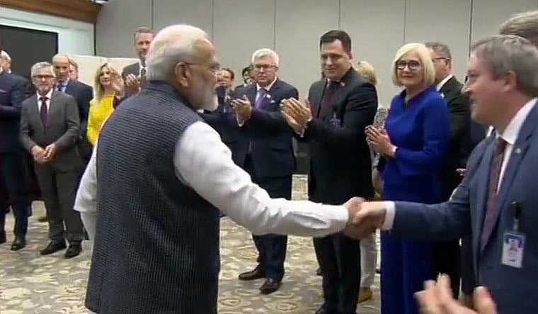 यूरोपीय सांसदों के कश्मीर दौरे पर राहुल गांधी ने मोदी सरकार को घेरा, देश के सांसदों को रोकने पर उठाया सवाल