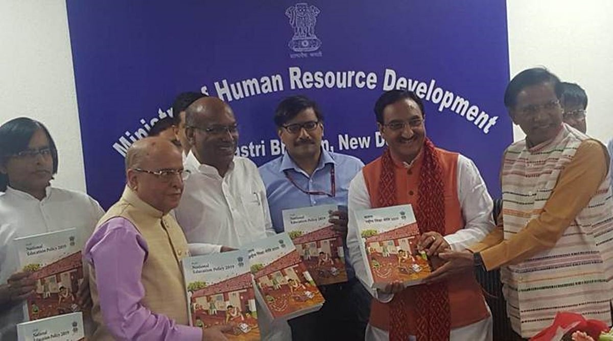 नई शिक्षा नीति प्राचीन ज्ञान की आड़ में हिंदुत्व का कॉकटेल, शिक्षाविदों को उच्च शिक्षा रसातल में जाने का डर
