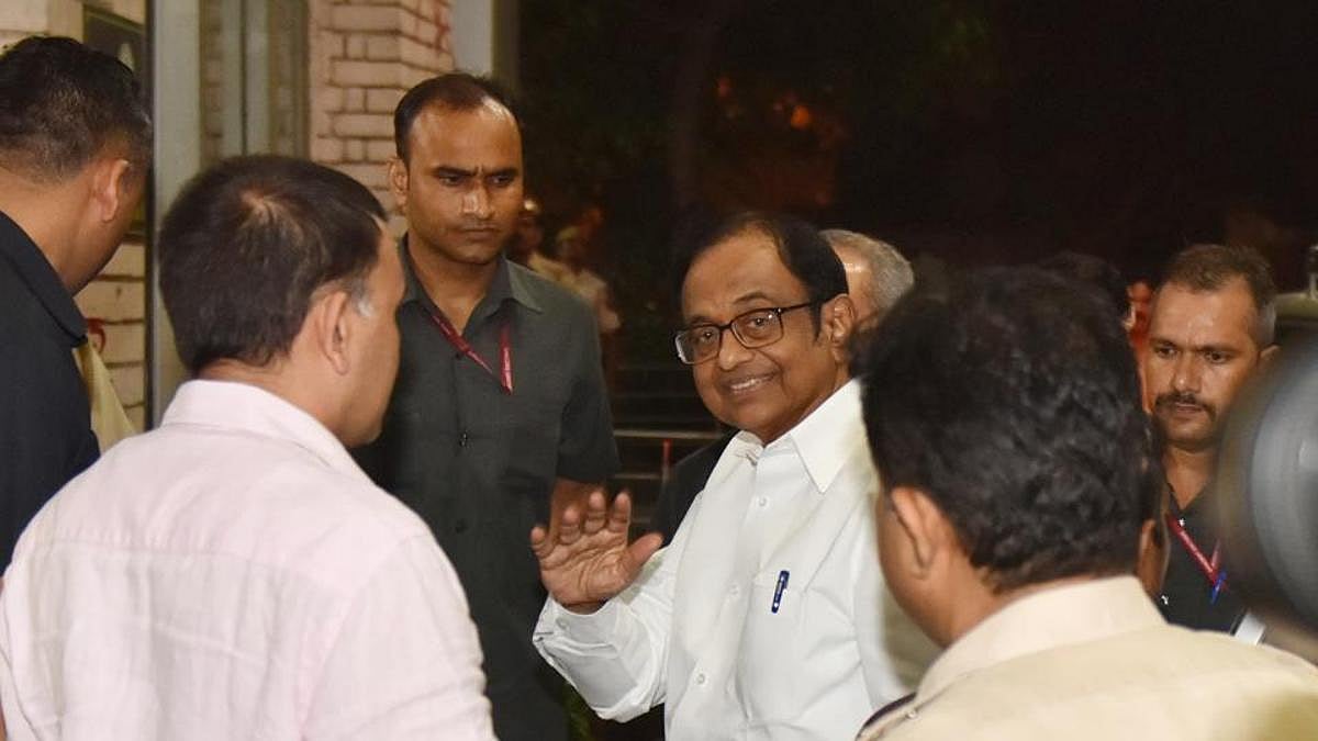 नवजीवन बुलेटिन: INX मीडिया केस में पी चिदंबरम को जमानत और पाकिस्तान ने फिर दी भारत पर परमाणु हमले की धमकी, 4 खबरें