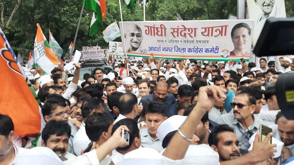 गांधी 150: दिल्ली में राहुल गांधी की अगुवाई में कांग्रेस ने निकाली ‘गांधी संदेश यात्रा’, उमड़ा जनसैलाब