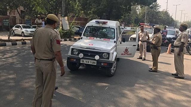 दिल्ली: पीएम मोदी की भतीजी से लूटपाट करने वाला एक बदमाश गिरफ्तार, CCTV में स्कूटी पर फरार होते दिखे थे आरोपी