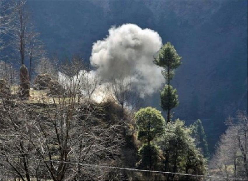 भारतीय सेना ने PoK में उड़ाए लश्कर के ठिकाने, 5 पाक सैनिक भी मारे गए, सीजफायर उल्लंघन का मुंहतोड़ जवाब