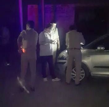 दिल्ली पुलिस स्पेशल सेल ने किया मेरठ में एनकाउंटर, 3 बदमाश गिरफ्तार, लूटी थीं एके-47