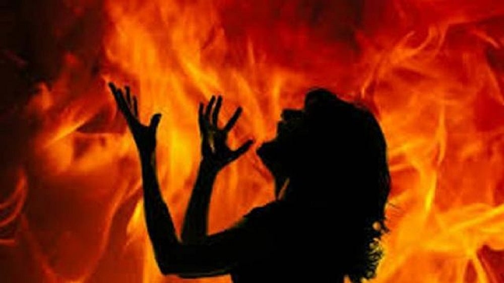 बिहार: फारबीसगंज में बच्चा चोरी और हत्या के शक में महिला को जिंदा जलाकर मार डाला