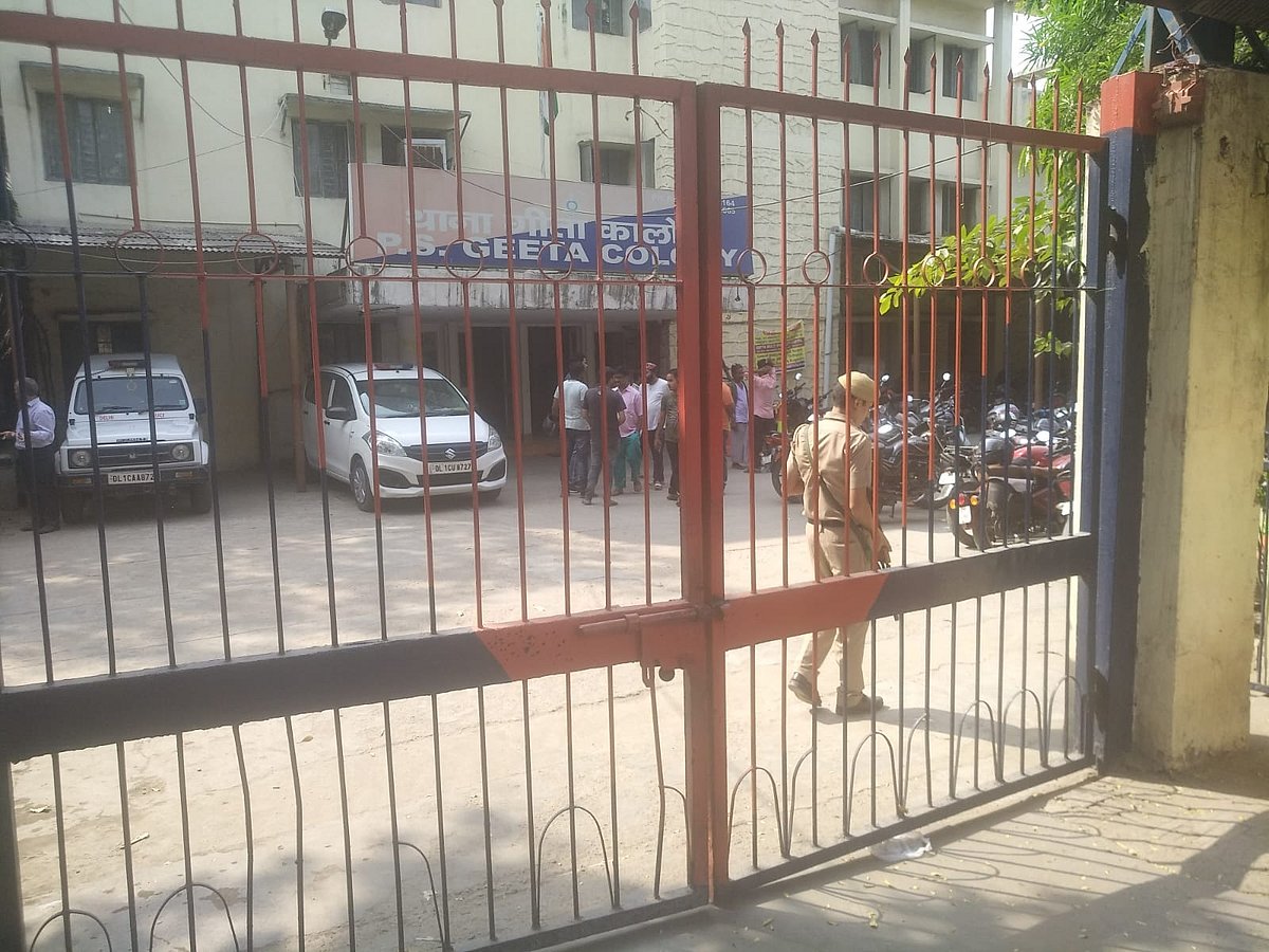 दिल्ली के 200 से ज्यादा थानों पर आतंकी हमले की खबर से हड़कंप, गेट पर लगे  ताले, ये है संवेदनशील थानों की लिस्ट