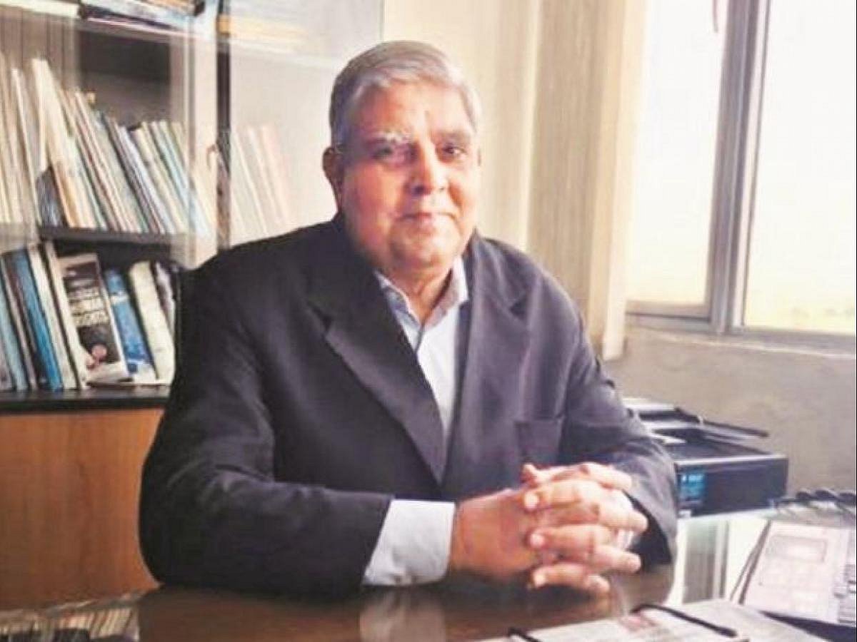 क्या एक दिन में 11 किताबें पढ़ सकते हैं आप, नहीं, तो  बंगाल के राज्यपाल का दावा पढ़िए...