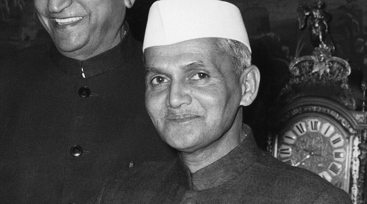जन्मदिन विशेष: लाल बहादुर शास्त्री ने बापू के पदचिन्हों पर चलकर भारत निर्माण में निभाई थी बड़ी भूमिका