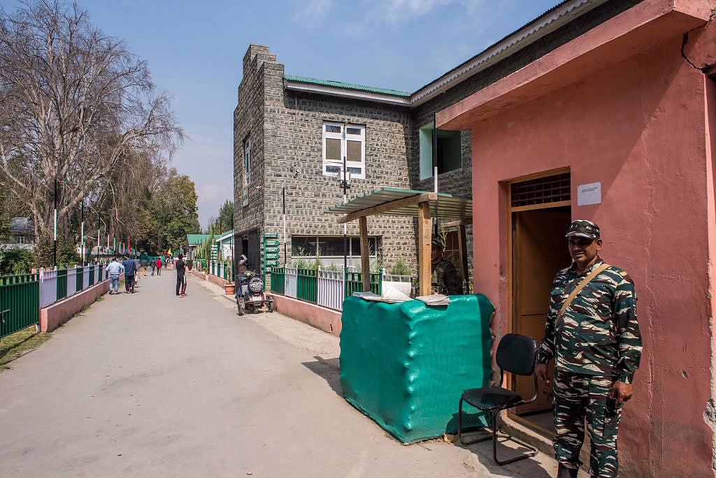 कश्मीर में 10 अक्टूबर से हट जाएगी पर्यटकों के आने पर लगी पाबंदी, हालात सामान्य होने का सरकार का दावा