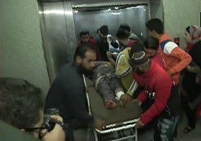 जम्मू-कश्मीर के सोपोर में आतंकियों का ग्रेनेड हमला, 15 लोग घायल, 3 की हालत गंभीर