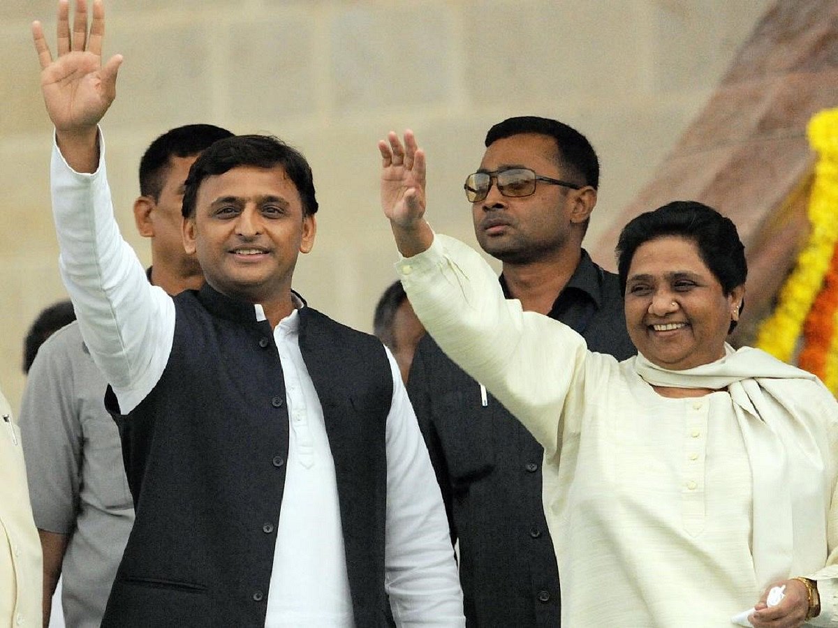 उपचुनाव में अखिलेश ने मायावती का हिसाब  चुकता करने की बनाई रणनीति, BSP के नाराज नेताओं को पार्टी में किया शामिल