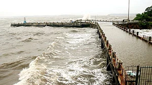 कर्नाटक में दिवाली ‘काली’ कर सकता है तूफान ‘क्यार’, मौसम विभाग ने इन जगहों के लिए जारी किया अलर्ट