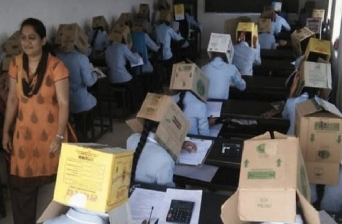 गजब! नकल रोकने के लिए इस राज्य ने निकाला नायब तरीका,  छात्रों को पहना दिए गत्ते के डिब्बे