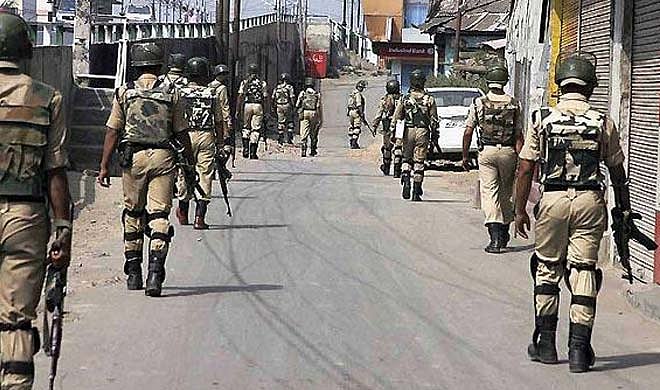 अनुच्छेद 370: श्रीनगर में नजरबंद फारूक अब्दुल्ला से मिला नेशनल कांफ्रेंस का प्रिनिधिमंडल, देखें तस्वीरें