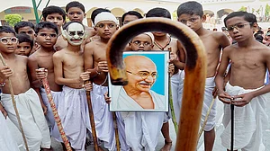 किशोरों और युवाओं में गांधी के प्रति जबर्दस्त आकर्षण, लेकिन इस जुड़ाव को टिकाऊ बनाना सबसे बड़ी चुनौती