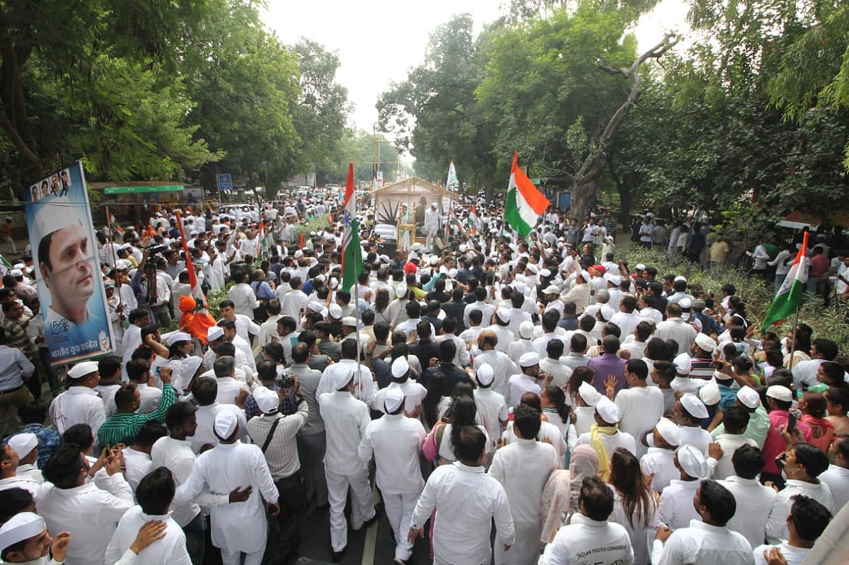 गांधी 150: दिल्ली में राहुल गांधी की अगुवाई में कांग्रेस ने निकाली ‘गांधी संदेश यात्रा’, उमड़ा जनसैलाब