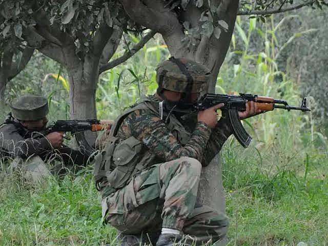 जम्मू-कश्मीर में पाकिस्तान ने किया संघर्ष विराम का उल्लंघन, 2 भारतीय जवान शहीद, 1 नागरिक की मौत, 2 गौशालाएं हुई नष्ट