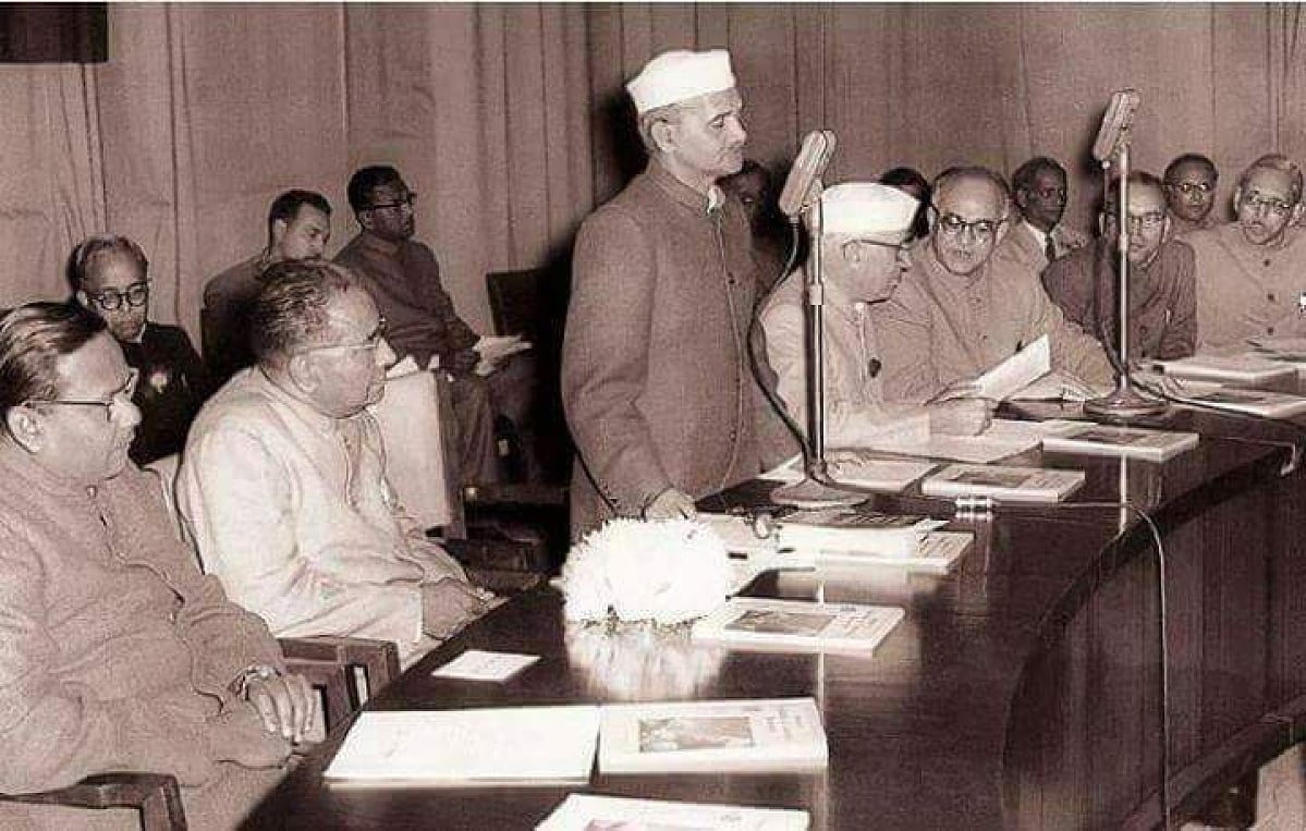जन्मदिन विशेष: लाल बहादुर शास्त्री ने बापू के पदचिन्हों पर चलकर भारत निर्माण में निभाई थी बड़ी भूमिका