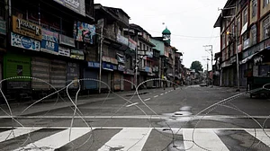 कश्मीर के हालात पर UN ने जताई चिंता, अमेरिकी सीनेटर बोले- लोकतांत्रिक सिद्धांतों का पालन करे मोदी सरकार